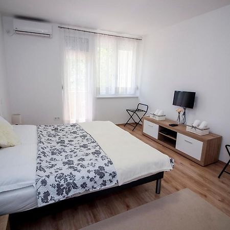 Helios Apartman Szeged Apartamento Exterior foto